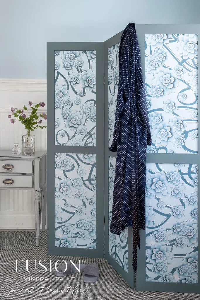 025-Fusion_Milk_Paint_Powder_Blue_Pine_Privacy_Screen__HR_210413_8373.webp